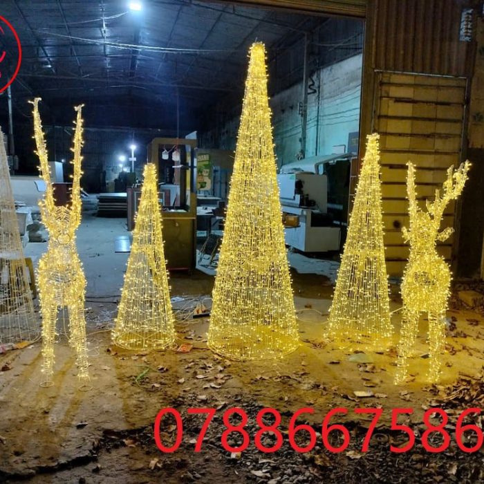 CÂY THÔNG NOEL DÁNG ĐÈN TRANG TRÍ NGOÀI TRỜI