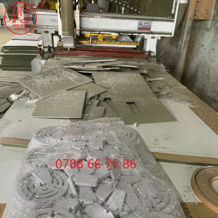 hình ảnh thực tế tại xưởng cnc khi cắt nhựa