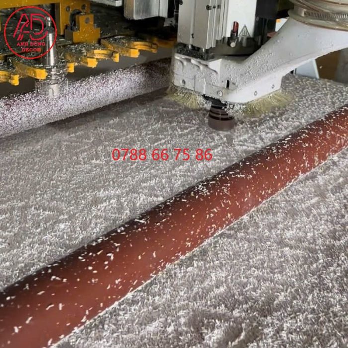 hình ảnh máy đang cắt cnc nhựa