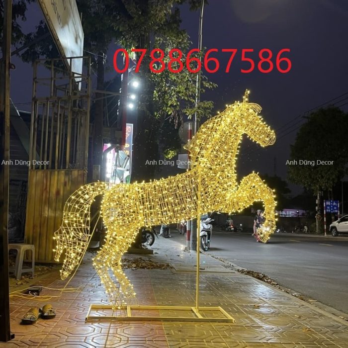 mô hình ngựa thép quấn led sáng đèn để ngoài trời